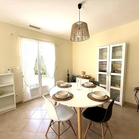 Ferienhaus Maison Calme Au Pied Du Pic Loup Saint-Jean-de-Cuculles