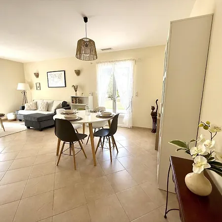 Ferienhaus Maison Calme Au Pied Du Pic Loup